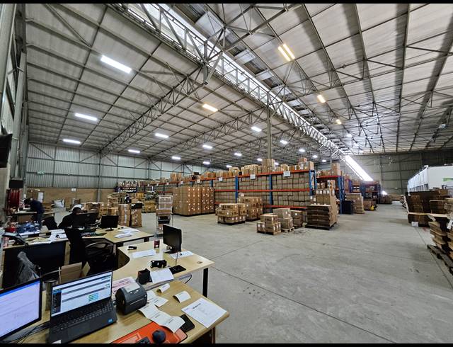 3,137M² WAREHOUSE TO LET IN HALFWAY HOUSE